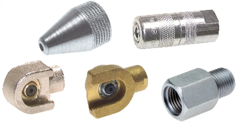 Übersicht verschiedener Zubehörteile für Fettpressen (Hochdruckschlauch, abgewinkeltes Rohr, offenes Mundstück, Flachmundstück)